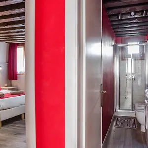 Rosso Apartamento Venecia